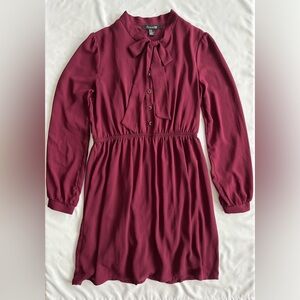 Forever 21 long-sleeve dress with bow (size M)